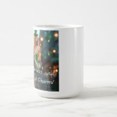 St Patrick's Day Beauty Zittend op een vat Koffiemok (Center)