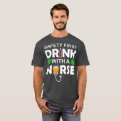 St Patricks Day Beer Wine Safety First Drink A T-shirt (Voorkant volledig)