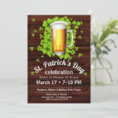 St. Patrick's Day Bier & Shamrocks op Hout Kaart (Staand voorkant)