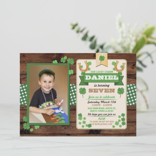 St. Patricks Day Birthday Party Photo Invite 7 8 9 Kaart (Staand voorkant)