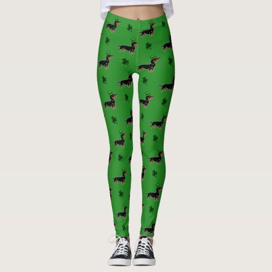 St. Patrick's Day Black en Tan Dachshund Posing Leggings (Voorkant)