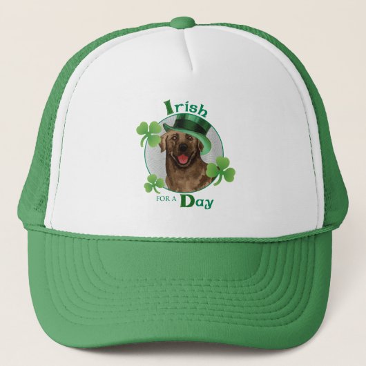 St. Patrick's Day Chocolate Lab Trucker Pet (Voorkant)