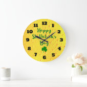 St. Patrick's Day - Clover on a Beer Backdrop Grote Klok (Huis)