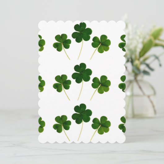 St Patrick's Day Clover Shamrock bruiloft uitnodig Kaart (Staand voorkant)