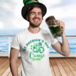 St. Patrick's Day Cruise Green Custom Year T-shirt<br><div class="desc">Dit ontwerp kan op het gebied worden gepersonaliseerd dat door de foto en/of tekst te veranderen wordt verstrekt. Of het kan worden aangepast door te klikken deze Sjabloon personaliseert en dan de klik te kiezen om verdere optie aan te passen en de kleur van de achtergrond te schrappen of te...</div>