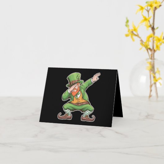 St Patricks Day Dab Dabbing Leprechaun in het groe Kaart (Gele Bloem)