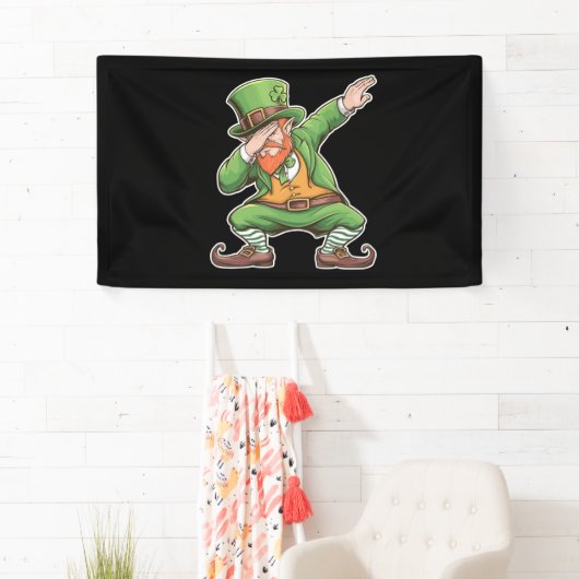 St Patricks Day Dab Dabbing Leprechaun in het groe Spandoek (Insitu)