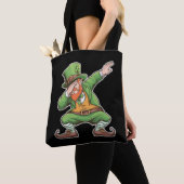St Patricks Day Dab Dabbing Leprechaun in het groe Tote Bag (Dichtbij)
