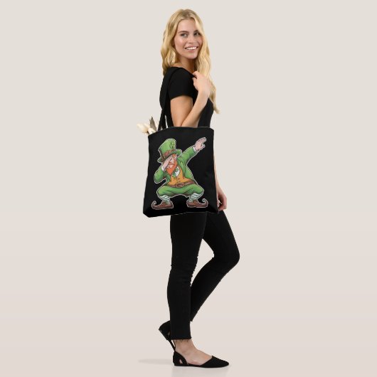 St Patricks Day Dab Dabbing Leprechaun in het groe Tote Bag (Op model)
