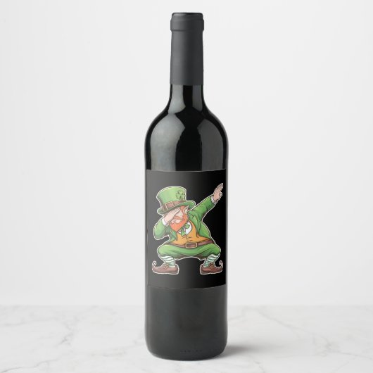 St Patricks Day Dab Dabbing Leprechaun in het groe Wijn Etiket (Voorkant)