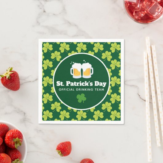 St. Patrick's Day Drink Team Clover Pattern Servet (Insitu)