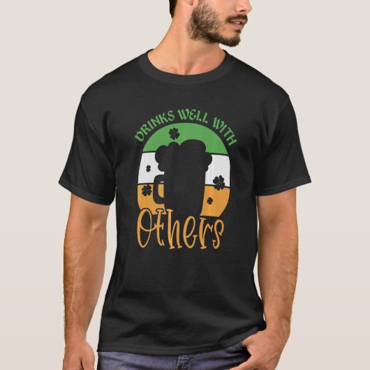 St Patricks Day Drinking Drinks Well With Other Vi T-shirt (Voorkant)