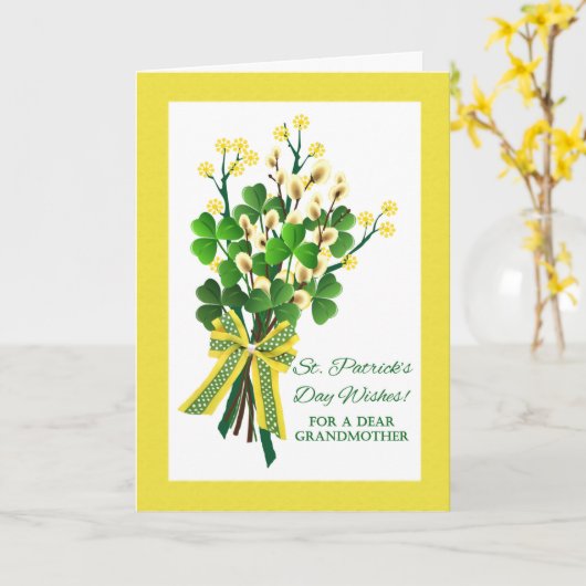 St. Patrick's Day for Grandmoeder with Shamrocks Kaart (Gele Bloem)