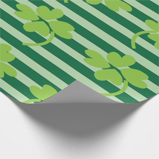 St Patricks Day Four Leaf Clover Stripes Pattern Cadeaupapier (Hoek)