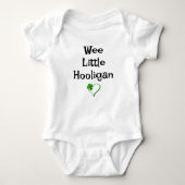 St. Patrick's Day Fun: Wee Little Hooligan Romper (Voorkant)