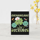 St Patricks Day Funny Shenanigans Scrub Saint Patt Kaart (Gele Bloem)