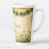 St. Patrick's Day Girl met Shamrocks Latte Mok (Rechts)