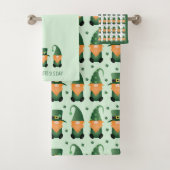 St Patricks Day Gnome Pattern Bad Handdoek (Insitu)