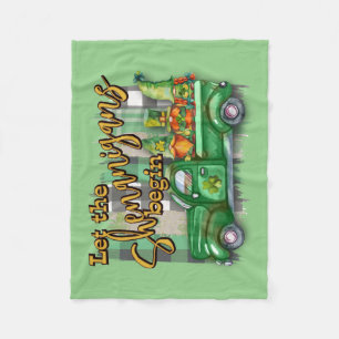 St. Patrick's Day Gnomen in Truck Shenanigans Fleece Deken