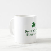 St. Patrick's Day, grappige tekst blijven geluk Koffiemok (Voorkant links)