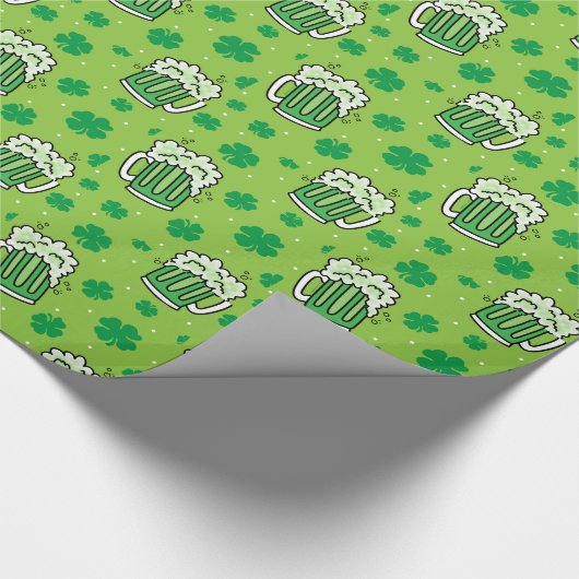 St Patrick's Day Green Beer Pattern Cadeaupapier (Hoek)