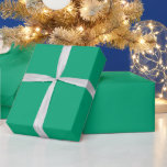 St Patrick's Day Green Custom Color Plain 2025 Cadeaupapier<br><div class="desc">Ontworpen met een groene,  effen aangepaste achtergrond in kleur. U kunt naar wens naar elke achtergrondkleur overschakelen. Geweldig voor St Patrick's Day,  verjaardagen,  feestdagen of andere feesten of evenementen!</div>