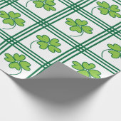 St Patricks Day Green Four Leaf Clover Pattern Cadeaupapier (Hoek)