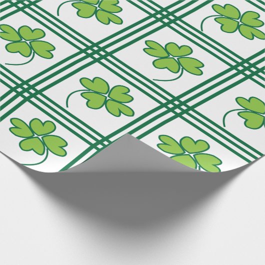 St Patricks Day Green Four Leaf Clover Pattern Cadeaupapier (Hoek)