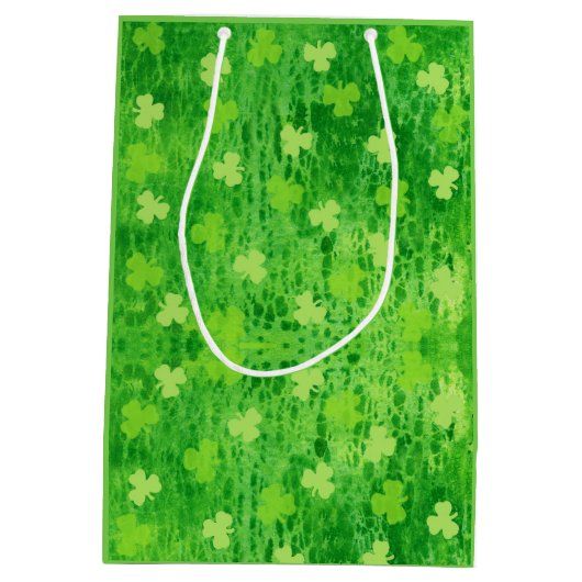 St Patrick's Day Green Shamrock Pattern Gift Bag Medium Cadeauzakje (Achterkant)