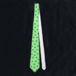 St. Patrick's Day Green Shamrock Pattern Irish Stropdas<br><div class="desc">Celebrate Irish St. Patrick's day met een shamrock-stropdas of draag het hele jaar om je Irishness te shows. De getextureerde achtergrond is een lichtgroen met donkergroene schramsteen en stippen die in een willekeurig patroon zijn verspreid. Fun en kleurrijk voor een traditionele vakantie.</div>