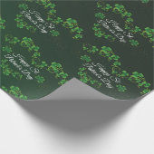 St. Patrick's Day Green Shamrock Vine Irish Party Cadeaupapier (Hoek)