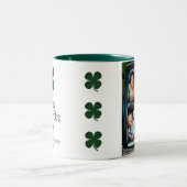 St. Patrick's Day Green Shamrocks familiefoto Tweekleurige Koffiemok (Center)