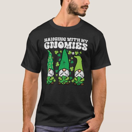 St Patricks Day Hanging With Gnomies Gnomes Men Wo T-shirt (Voorkant)