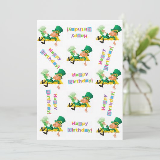 St. Patrick's Day Happy Birthday Uitnodiging (Staand voorkant)