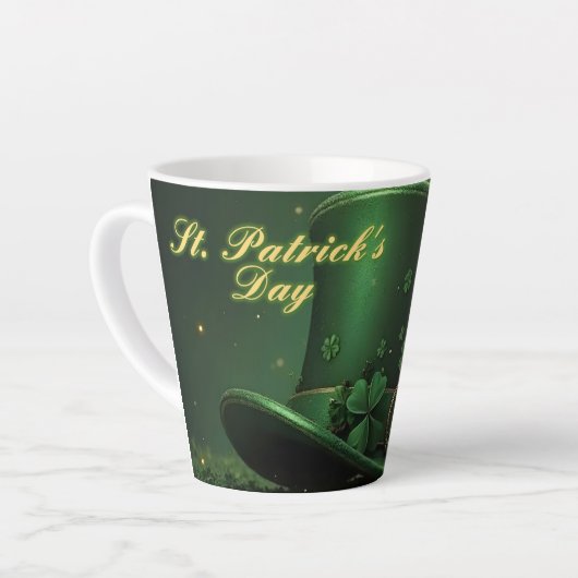 St. Patrick's Day-hoed en shamrock-ontwerp Latte Mok (Linkerhoek)