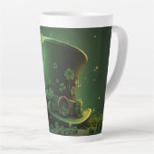 St. Patrick's Day-hoed en shamrock-ontwerp Latte Mok (Rechterhoek)