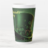 St. Patrick's Day-hoed en shamrock-ontwerp Latte Mok (Voorkant)