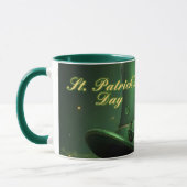 St. Patrick's Day-hoed en shamrock-ontwerp Mok (Links)