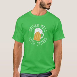 St Patricks Day Humor - Drinken goed met anderen T-shirt