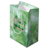 St. Patrick's Day Irish Clovers Truck Medium Cadeauzakje (Voorkant Gekanteld)