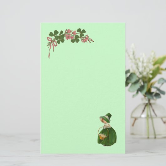 ST PATRICK'S DAY - IRISH GIRL EN SHAMROCKS BRIEFPAPIER (Staand voorkant)