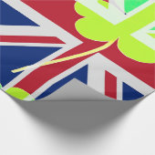 St. Patrick's Day Irish Shamrock Clover UK Flag Cadeaupapier (Hoek)