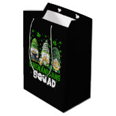St. Patrick's Day Kabouter Shenanigans Squad Heili Medium Cadeauzakje (Achterkant Gekanteld)