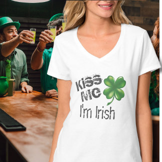St. Patrick's Day Kiss Me I'm Irish Green Shamrock T-shirt