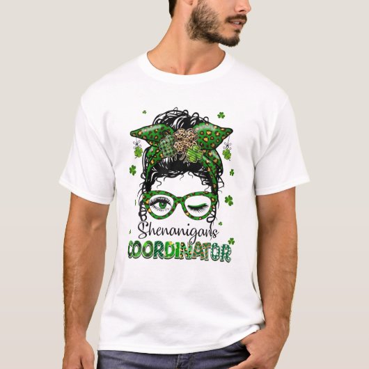 St Patrick's Day Leopard Messy Bun Shenanigans Coo T-shirt (Voorkant)
