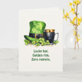 St. Patrick's Day Leprechaun Hoed & Mok Grappige K Kaart (Gele Bloem)