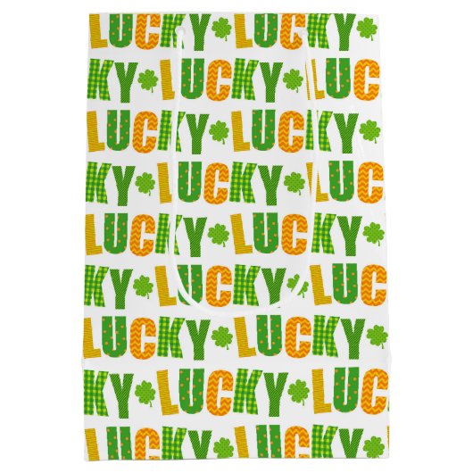 St. Patrick's Day Luck Shamrock Plaid Typografie Medium Cadeauzakje (Achterkant)