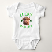 St. Patrick's Day Lucky I'm Fluffy Highland Koe Romper (Voorkant)