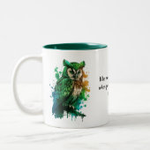 St. Patrick's Day Lucky Owl - die Leprechaun nodig Tweekleurige Koffiemok (Links)