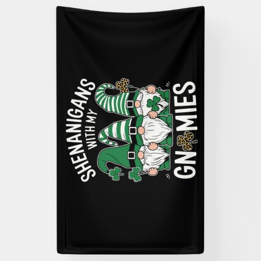 St Patricks Day Lucky Shamrock Leopard Gnomes Spandoek (Verticaal)